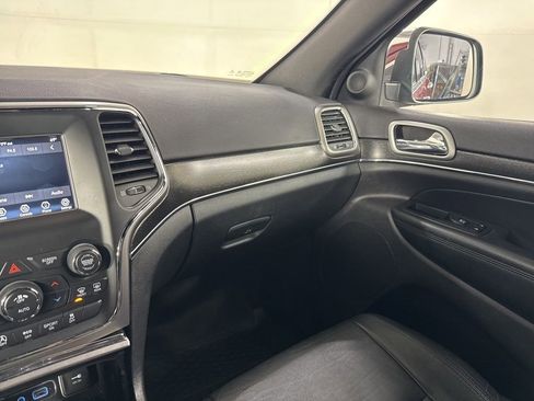 Used 2018 Jeep Grand Cherokee Limited image 33