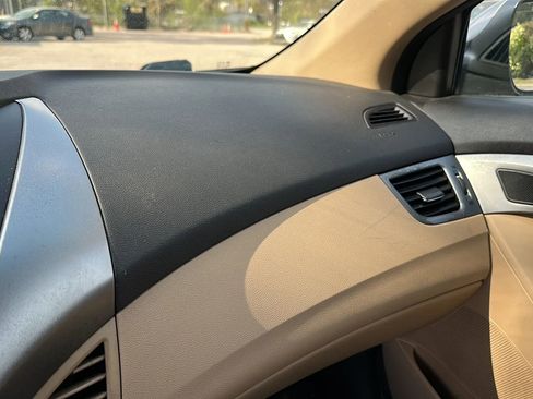 Used 2013 Hyundai Elantra GLS w/ Preferred Pkg image 38