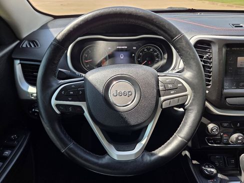 Used 2014 Jeep Cherokee Trailhawk w/ Comfort/Convenience Group AWD/4WD image 16