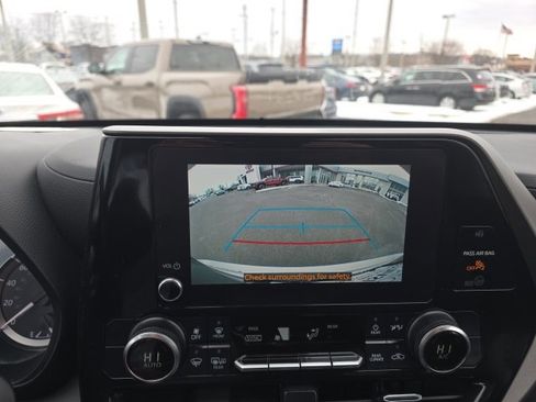 Certified 2024 Toyota Highlander LE image 20