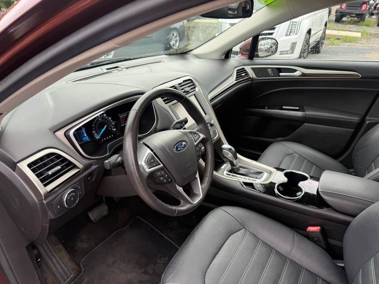 Used 2016 Ford Fusion SE w/ Equipment Group 202A AWD/4WD image 28