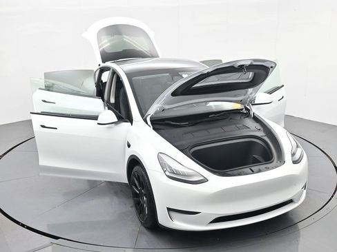 Used 2023 Tesla Model Y Long Range AWD/4WD image 32