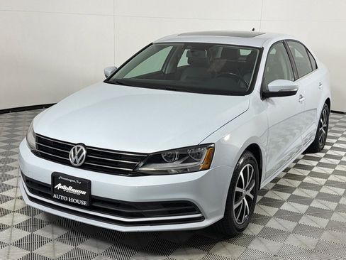 Used 2017 Volkswagen Jetta SE image 10