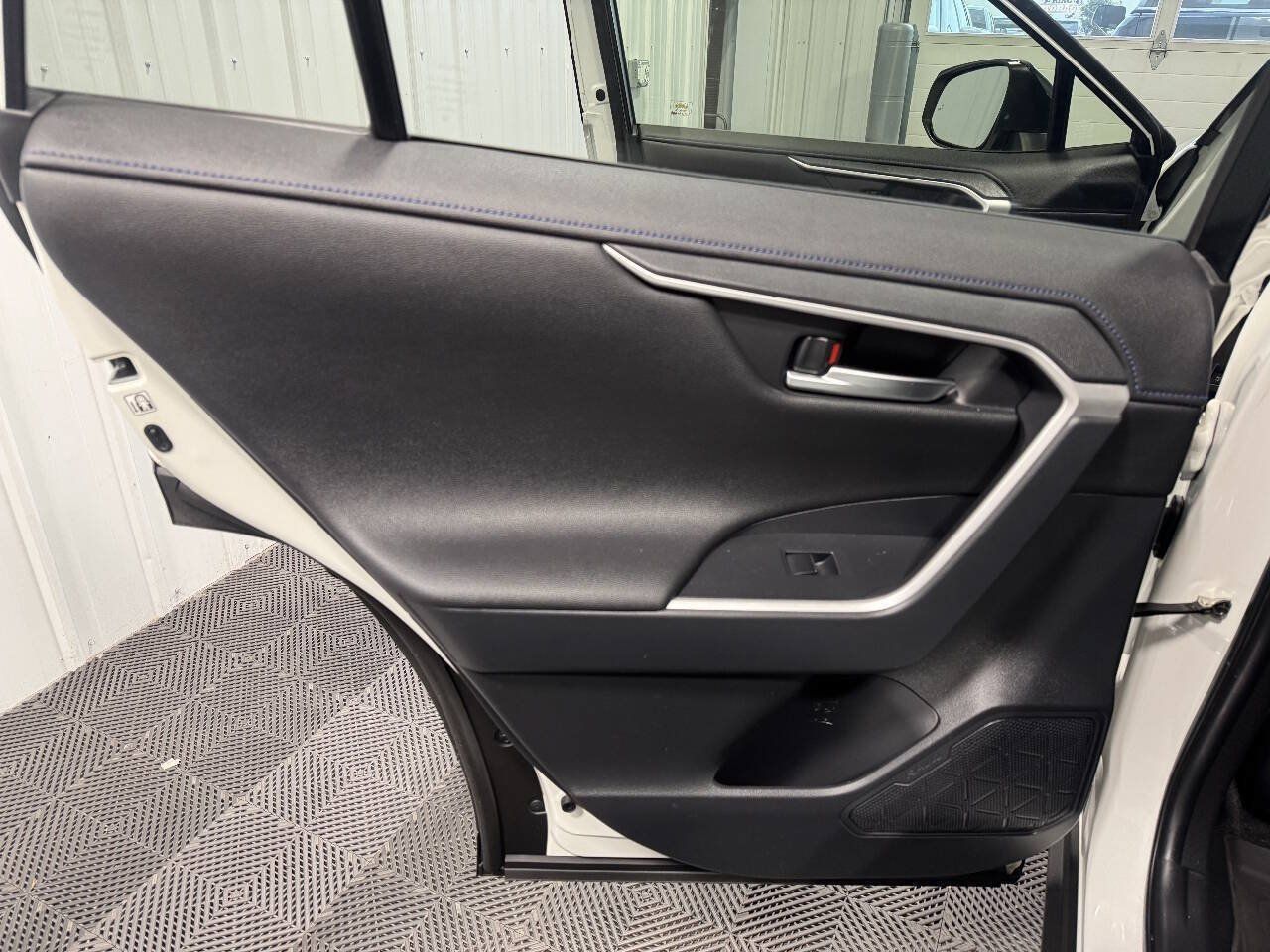 Used 2019 Toyota RAV4 XSE AWD/4WD image 10
