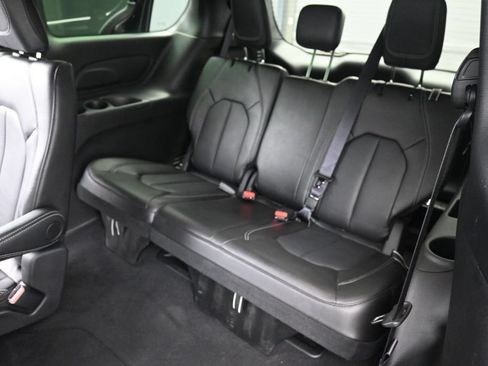 Used 2026 Chrysler Pacifica Select FWD image 25