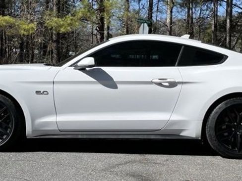 Used 2022 Ford Mustang GT Premium image 4