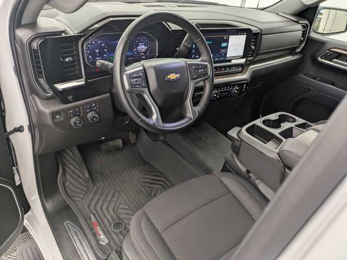 Used 2024 Chevrolet Silverado 1500 LT AWD/4WD image 2