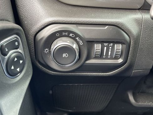 Used 2021 Jeep Wrangler Unlimited Sahara AWD/4WD image 17