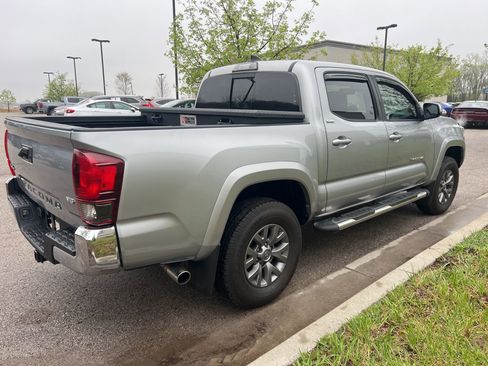 Used 2019 Toyota Tacoma SR5 AWD/4WD image 5