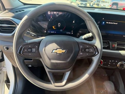 Used 2025 Chevrolet TrailBlazer LT AWD/4WD image 14