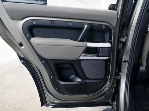 Used 2021 Land Rover Defender 110 SE image 19