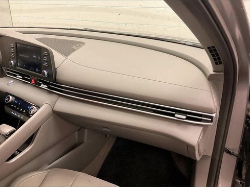 Certified 2025 Hyundai Elantra Sport image 14