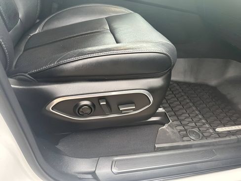 Used 2024 Jeep Wagoneer Series III AWD/4WD image 16