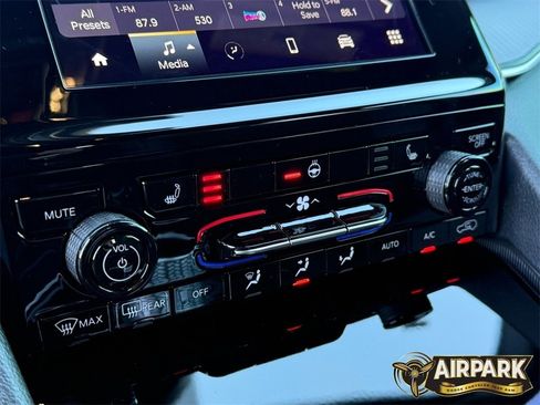 New 2025 Jeep Grand Cherokee Altitude image 15