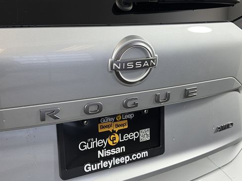 Used 2025 Nissan Rogue SV image 16