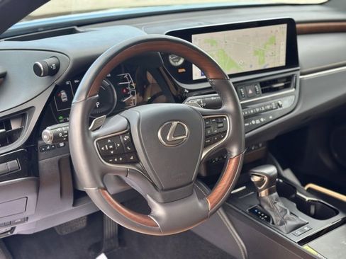 Used 2023 Lexus ES 300h w/ Accessory Package (Z2) image 10