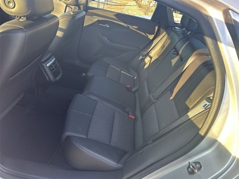 Used 2016 Chevrolet Impala LT w/ Convenience Package image 22