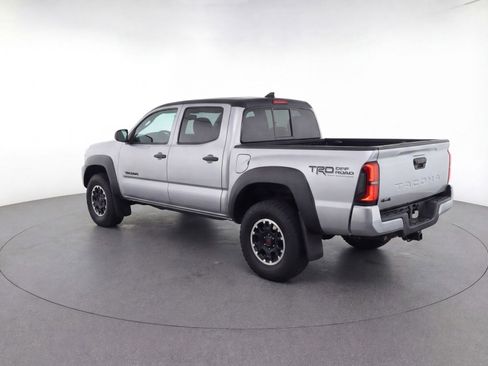 Used 2025 Toyota Tacoma TRD Off-Road AWD/4WD image 5
