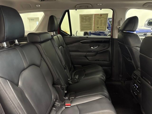 Used 2024 Honda Pilot Touring image 10