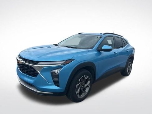 Used 2025 Chevrolet Trax LT w/ LT Convenience Package FWD image 1