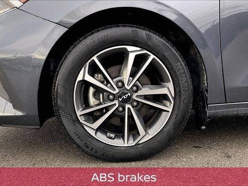 Used 2023 Kia Forte LXS image 10