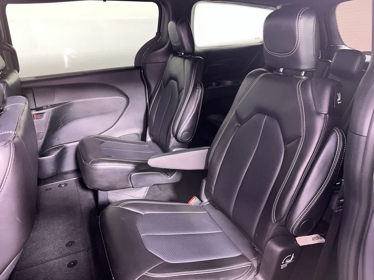 Used 2025 Chrysler Pacifica Select FWD image 28