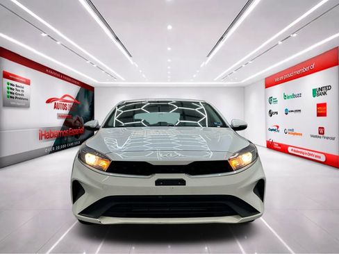 Used 2023 Kia Forte LXS w/ LXS Technology Package FWD image 2