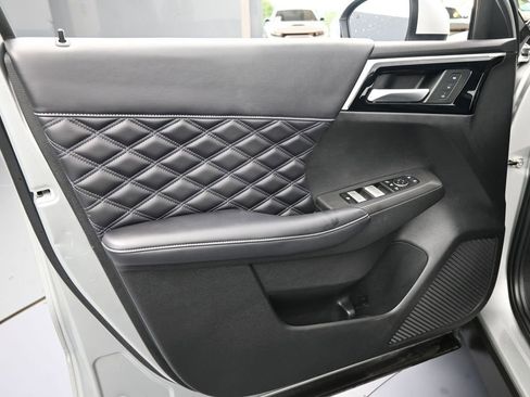 Used 2023 Mitsubishi Outlander SEL image 16