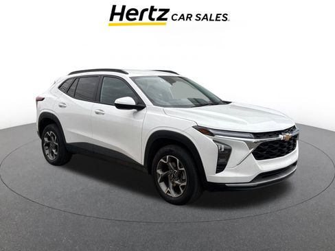 Used 2025 Chevrolet Trax LT image 1