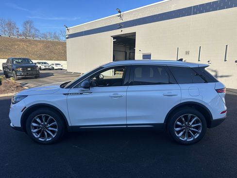 Used 2022 Lincoln Corsair AWD w/ Premium Package image 5