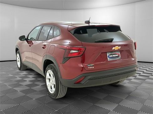 Used 2024 Chevrolet Trax LS w/ LS Convenience Package image 5