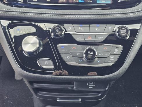 New 2026 Chrysler Pacifica Select image 27