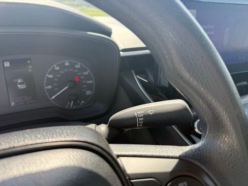 Used 2025 Toyota Corolla LE image 32