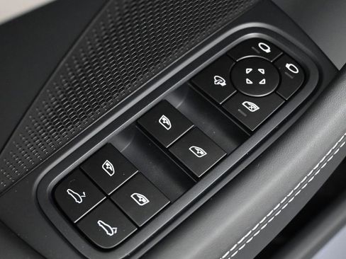 Used 2025 Porsche Panamera image 18