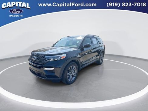 Certified 2022 Ford Explorer XLT w/ Equipment Group 202A image 4