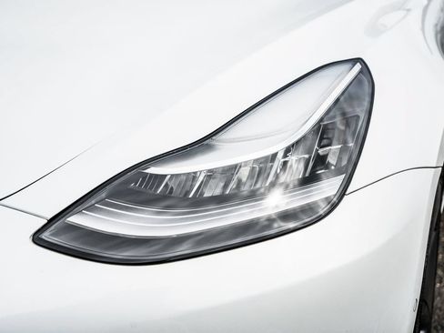 Used 2020 Tesla Model 3 Standard Range Plus RWD image 7