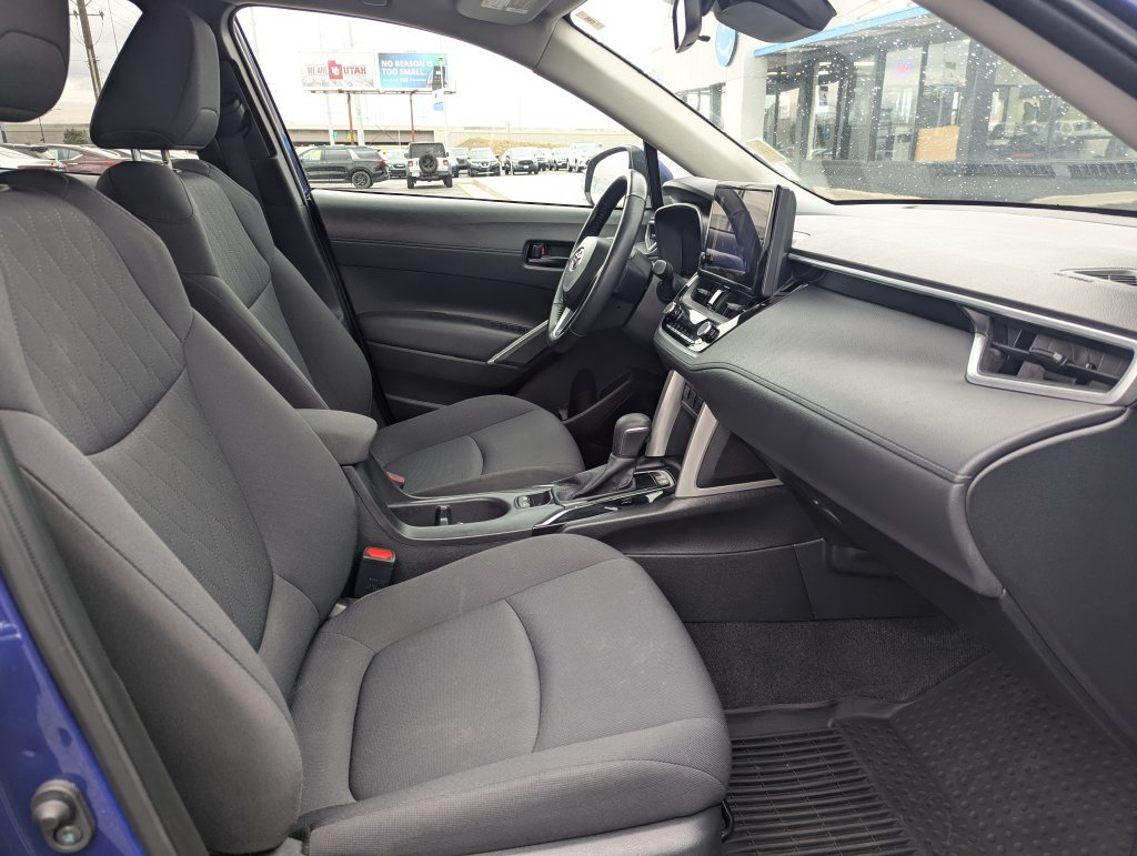 Used 2023 Toyota Corolla Cross LE AWD/4WD image 32