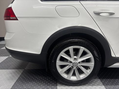Used 2017 Volkswagen Golf Alltrack SE AWD/4WD image 9