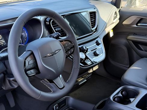 New 2026 Chrysler Pacifica Select w/ S Appearance Package FWD image 16