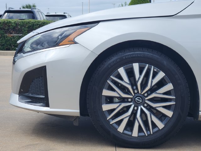 Used 2025 Nissan Altima 2.5 SV FWD image 8