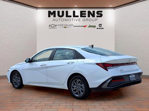 Used 2024 Hyundai Elantra SEL image 4