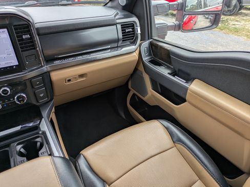 Used 2024 Ford F350 Lariat w/ Lariat Ultimate Package image 16