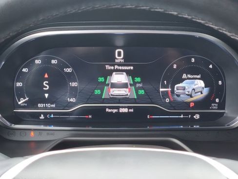 Used 2024 GMC Yukon XL SLT image 14