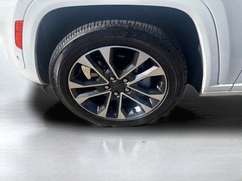 Used 2023 Jeep Grand Cherokee Overland w/ Luxury Tech Group IV image 9