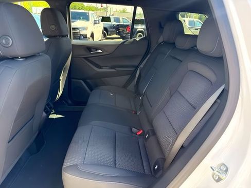 Used 2025 Chevrolet Equinox LT w/ Safety and Technology Package FWD image 17