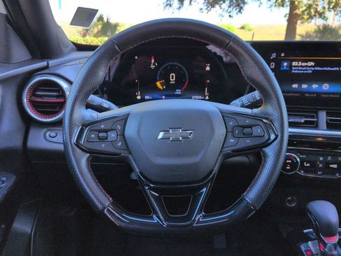 Used 2024 Chevrolet Trax RS w/ Sunroof Package image 10