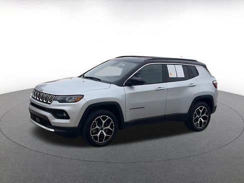 Used 2025 Jeep Compass Limited image 8