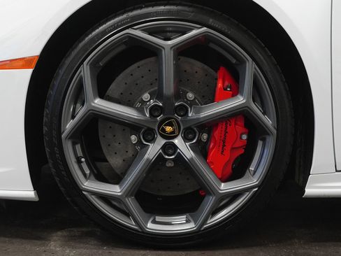 Used 2024 Lamborghini Huracan EVO image 14