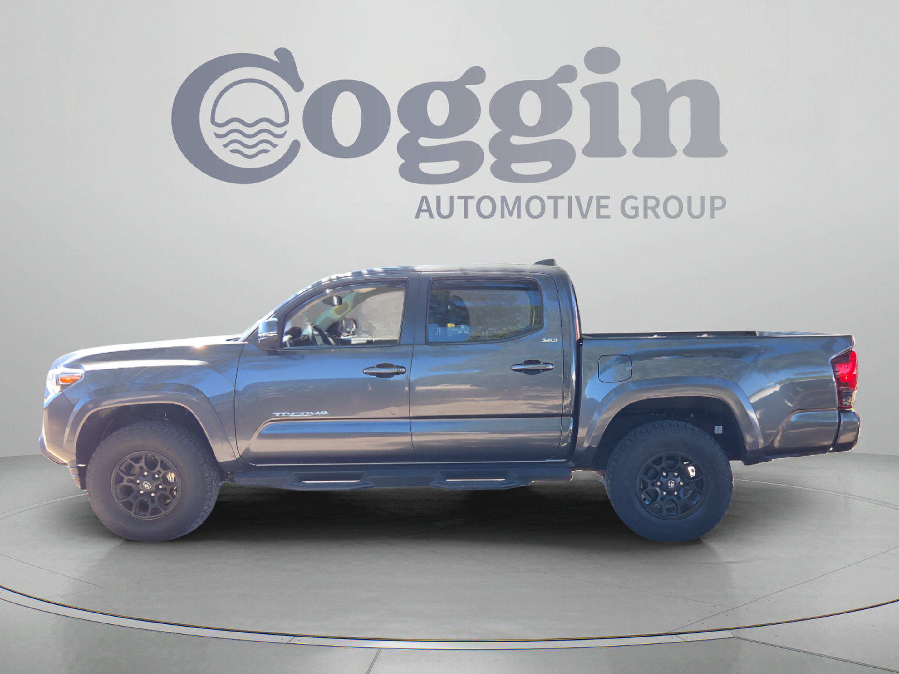 Used 2022 Toyota Tacoma SR5 w/ Technology Package RWD image 2