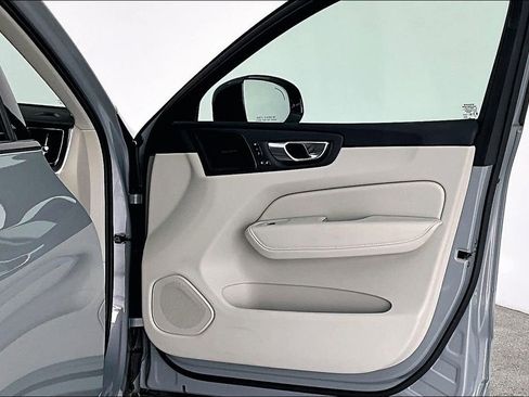 Used 2024 Volvo XC60 B5 Ultimate w/ Protection Package Premier image 26